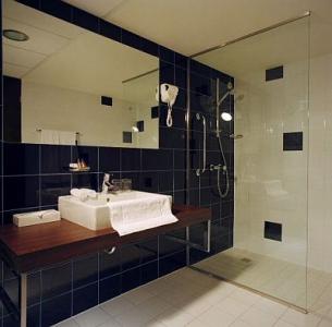 Park Inn Sárvár fürdőszobája 4*- modern fürdőszoba Sárváron - Park Inn**** Sárvár - akciós all inclusive gyógyhotel és wellness hotel Sárváron